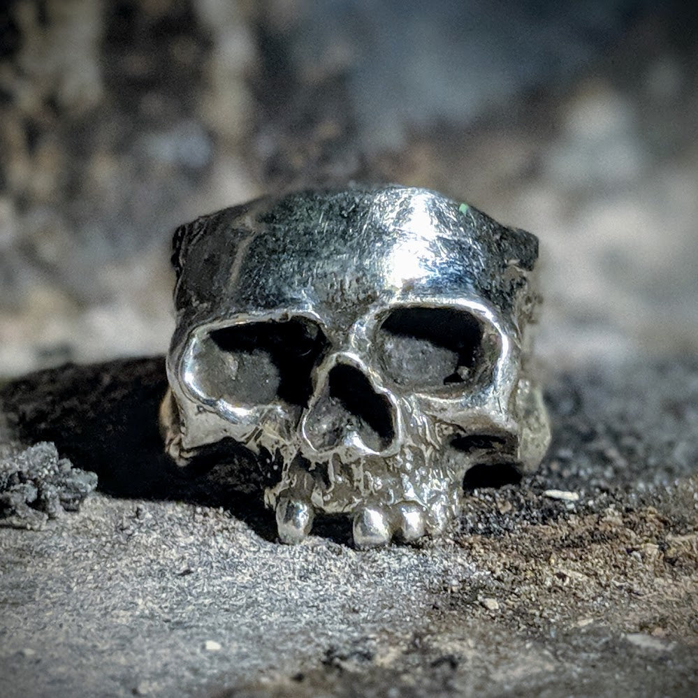 ANCIENT HUNTER SKULL RING