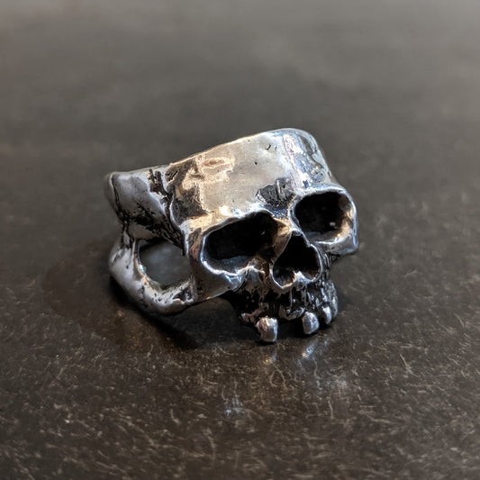 ANCIENT HUNTER SKULL RING